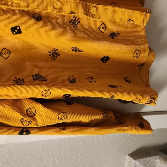 Forever 21 Men courdory mustard yellow button down size S - Picture 6 of 10
